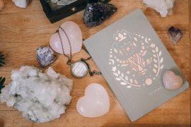 Astrologie et plaisir : découvre ton sextoy préféré selon ton signe