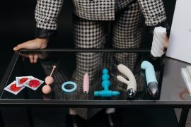 Doit-on dire sextoys ou accessoires de plaisir ? Le grand débat