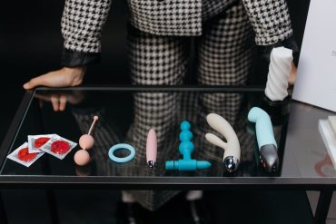 Doit-on dire sextoys ou accessoires de plaisir ? Le grand débat
