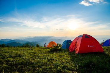 Le sexe en camping : kit de survie pour les aventuriers du plaisir