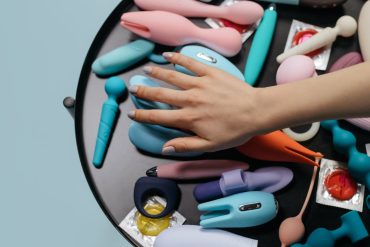 Back to flirt : 5 sextoys pour les célibataires qui veulent s’amuser en solo