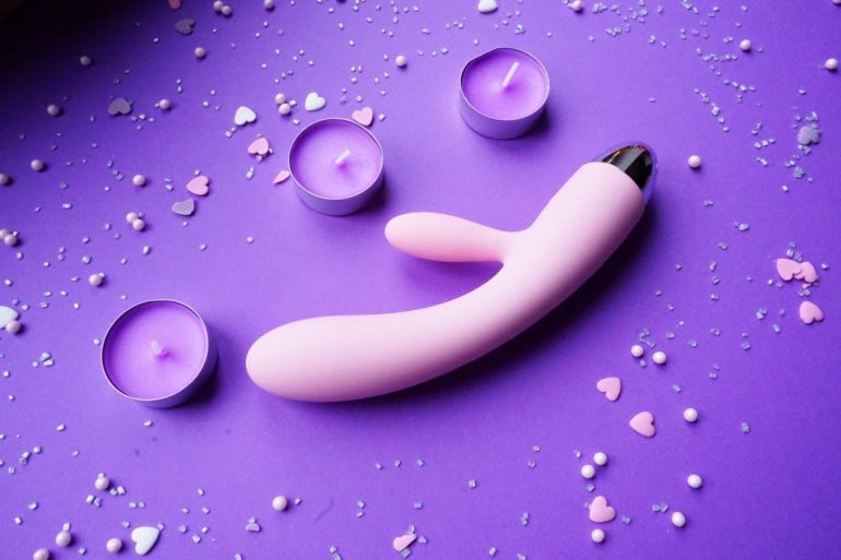 Vibromasseur Rabbit le sextoy culte qui fait toujours vibrer les femmes